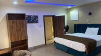 Wimpy hotel and suite beachfront - de playa