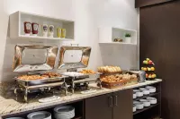Spark by Hilton Essen City Centre - فطور