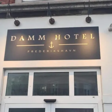 Damm Hotell