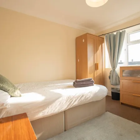Free parking 7 beds Contractor & Large groups