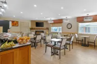 SureStay Plus Hotel by Best Western Salmon Arm - breakfast