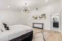 5 Bedroom house in prime location by the village - Villaer