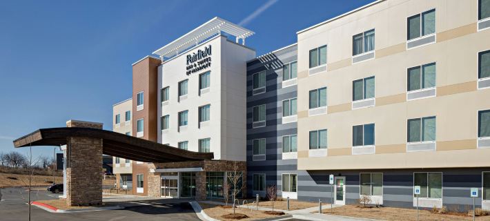 Fairfield Inn & Suites Fayetteville Hotels in Washington County