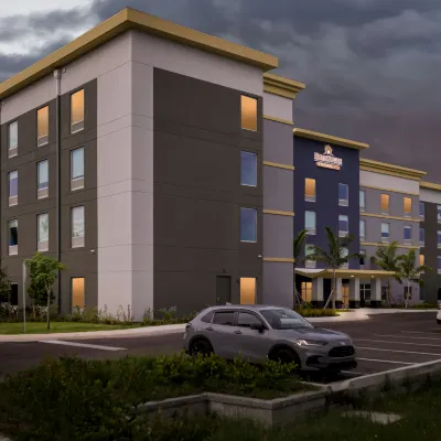 HomeTowne Studios by Red Roof Fort Myers Các khách sạn gần Đài tưởng niệm Chiến tranh Việt Nam