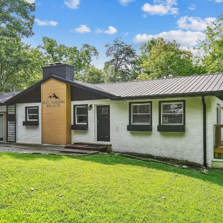 Bluff Mountain Bungalow 4 Bedroom Home by RedAwning