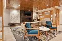 Fairfield Inn & Suites Kalamazoo - parking