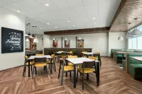 Fairfield Inn & Suites Victorville - موقف سيارات