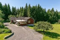 Hazelnut Villa - Lake & Town Retreat -  Ferienhäuser