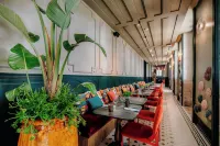 Axis Avenida - breakfast