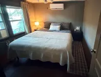 Cozy Cabin with Screened Porch and Fishing Dock on Lake D'Arbonne - Chalets