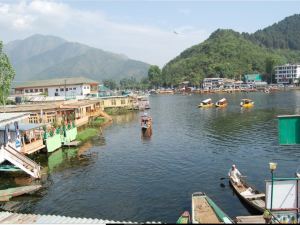 Tajmahal Houseboats