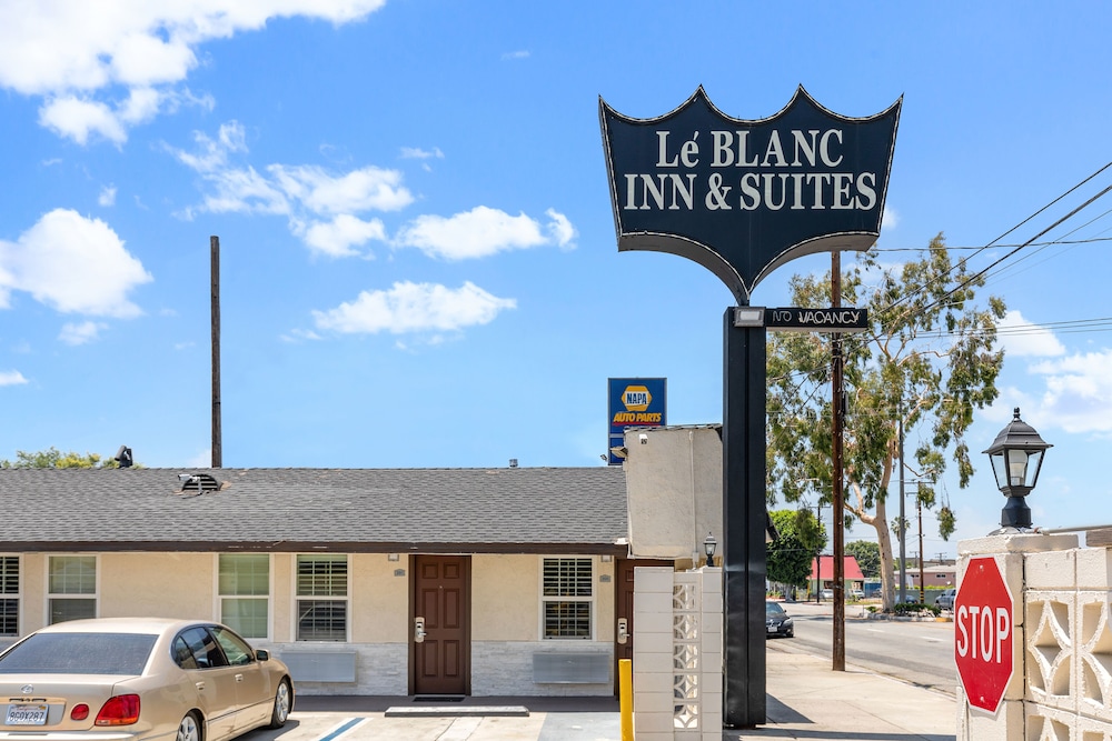 Le Blanc Inn & Suites