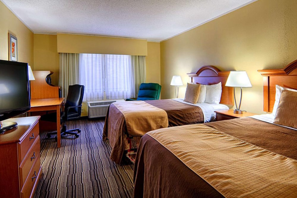 Norwood Inn & Suites Mankato