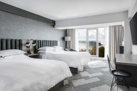 Sheraton Fallsview Hotel Отели рядом с достопримечательностью «Башня Скайлон»