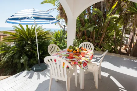 Holiday Home for 5 People, 200 Meters from the Sea and Free wi-fi