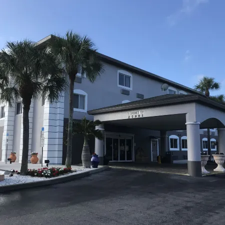 Days Inn & Suites by Wyndham Bonita Springs North Naples