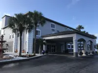 Days Inn & Suites by Wyndham Bonita Springs North Naples