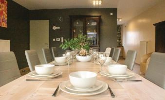 Awesome Home in Borlo with 4 Bedrooms and Wifi - Housity