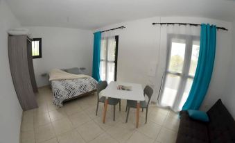 House with One Bedroom in Saint françois, with Shared Pool, Enclosed Garden and Wifi Near the Beach