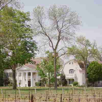 Riverbend Inn & Vineyard Hotel Exterior