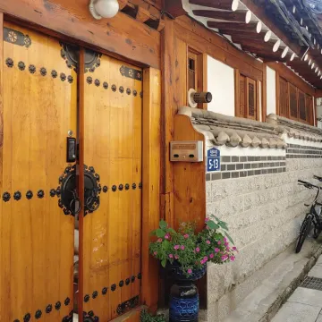 Bukchon Yeonwoo Hanok Stay Hotels near Gyeongbokgung Palace