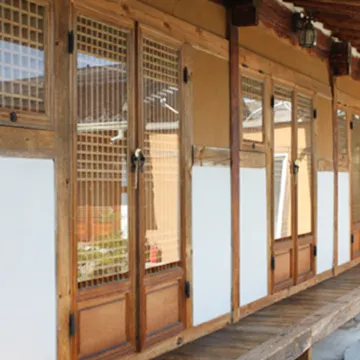Gyeongju Rockheewon Hanok Stay Отели рядом с достопримечательностью «Комплекс Сансонджан»