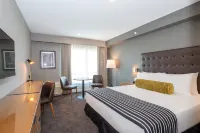 Sandman Hotel Hamilton Hotel dekat Hamilton Go Station