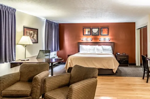 Red Roof Inn Columbus - Taylorsville Hotels in German Township