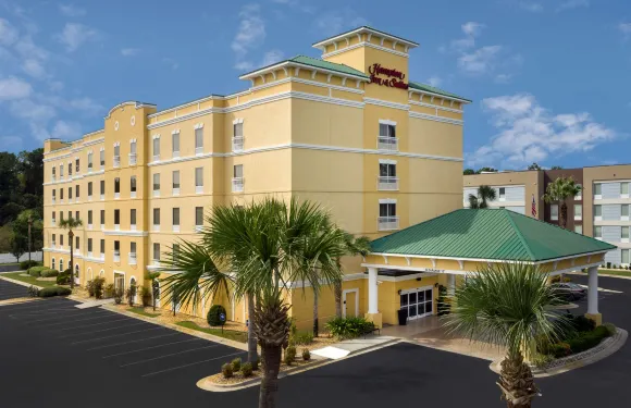 湖城歡朋套房酒店