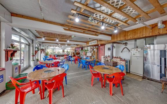 돌고래이야기팬션 전경