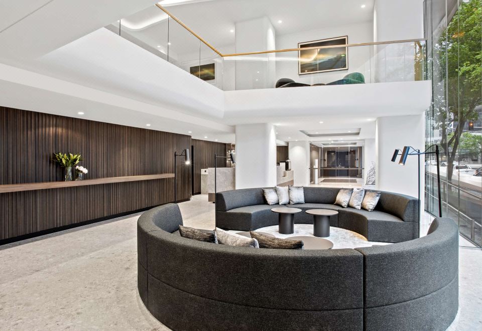 아디나 아파트먼트 호텔 멜버른 사우스뱅크의 현대적인 주방