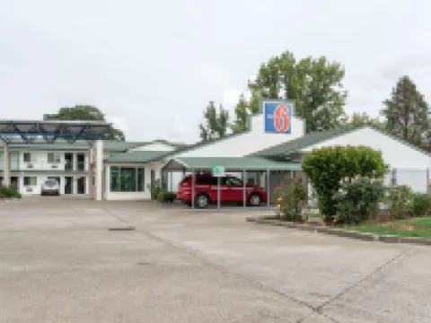 Motel 6 Albany, or Hotels in Albany
