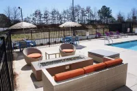La Quinta Inn & Suites by Wyndham Braselton - piscina