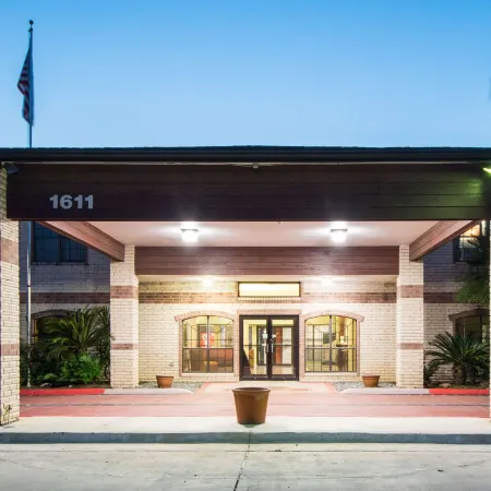 Quality Inn University Near Downtown