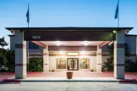 Quality Inn University Near Downtown فنادق في Martindale