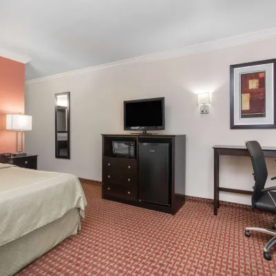 AmericInn by Wyndham Johnston des Moines Hotel dekat Taman Principal
