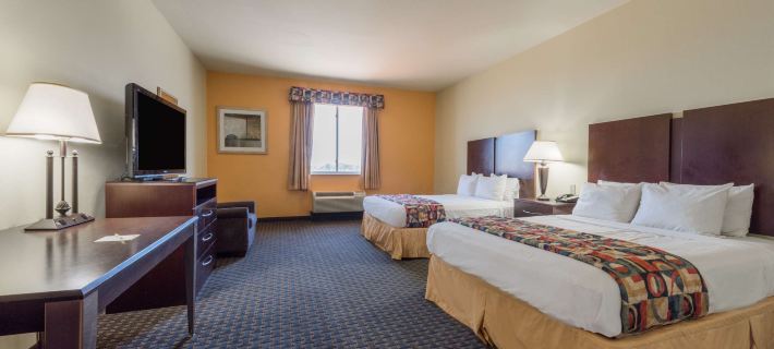 Days Inn & Suites by Wyndham Cleburne TX Hotels in Johnson County