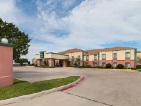 Quality Suites Hotels in Temple