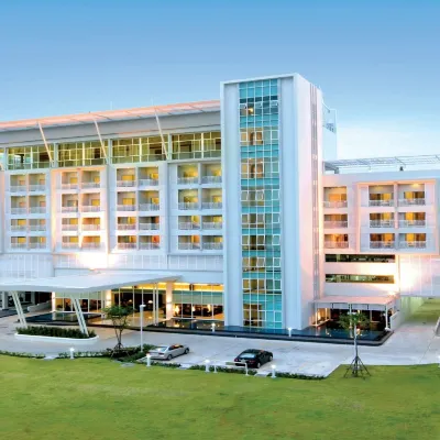 Kameo Grand Hotel & Serviced Apartment, Rayong Отели рядом с достопримечательностью «Торговый центр Central Plaza Rayong»