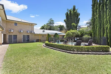 Great Divide Motor Inn Отели рядом с достопримечательностью «Cobb & Co Museum»