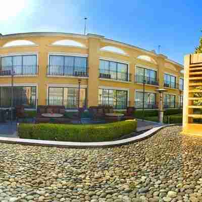 Courtyard Toluca Airport Hotel Exterior