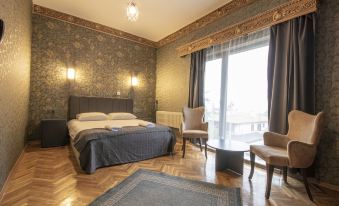 Ares Business Suit Hotel - Housity