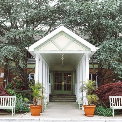 Southampton Inn Hotels near Enramada Restaurant