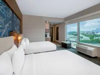 La Quinta Inn & Suites by Wyndham Nashville Downtown/Stadium Hotels near Cumberland Park