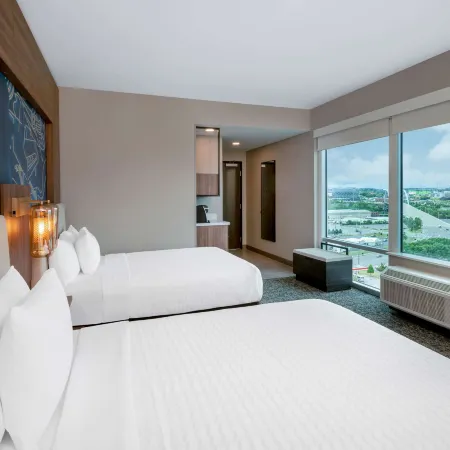 La Quinta Inn & Suites by Wyndham Nashville Downtown/Stadium