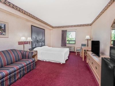 Super 8 by Wyndham Ambassador Bridge Windsor on