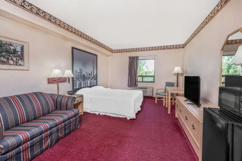 Super 8 by Wyndham Ambassador Bridge Windsor on