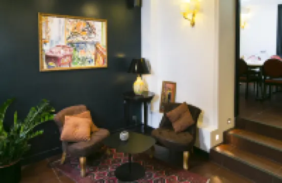 Hotel de Neuville Arc de Triomphe