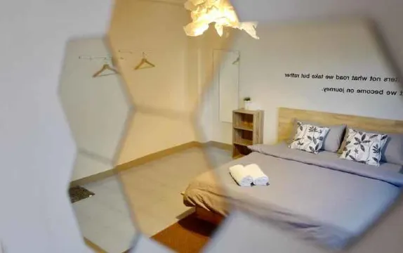 ห้องเตียงใหญ่ พร้อมห้องน้ำรวม