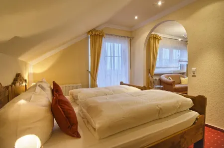 Hotel & Restaurant Kaiserhof Отели в г. Шлинген